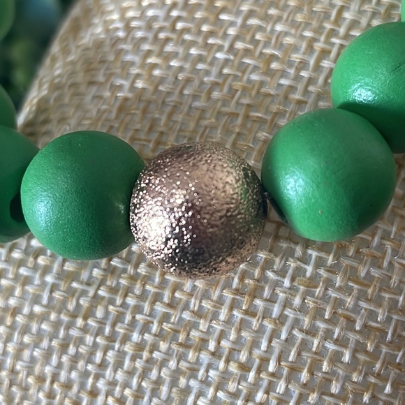 🎉💜 Mardi Gras Multicolor Beaded Stretch Bracelet Stack - Picture 3 of 4